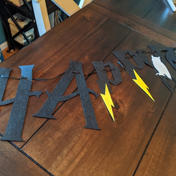Harry Potter birthday banner and cake decorations - Picture 5 of 5